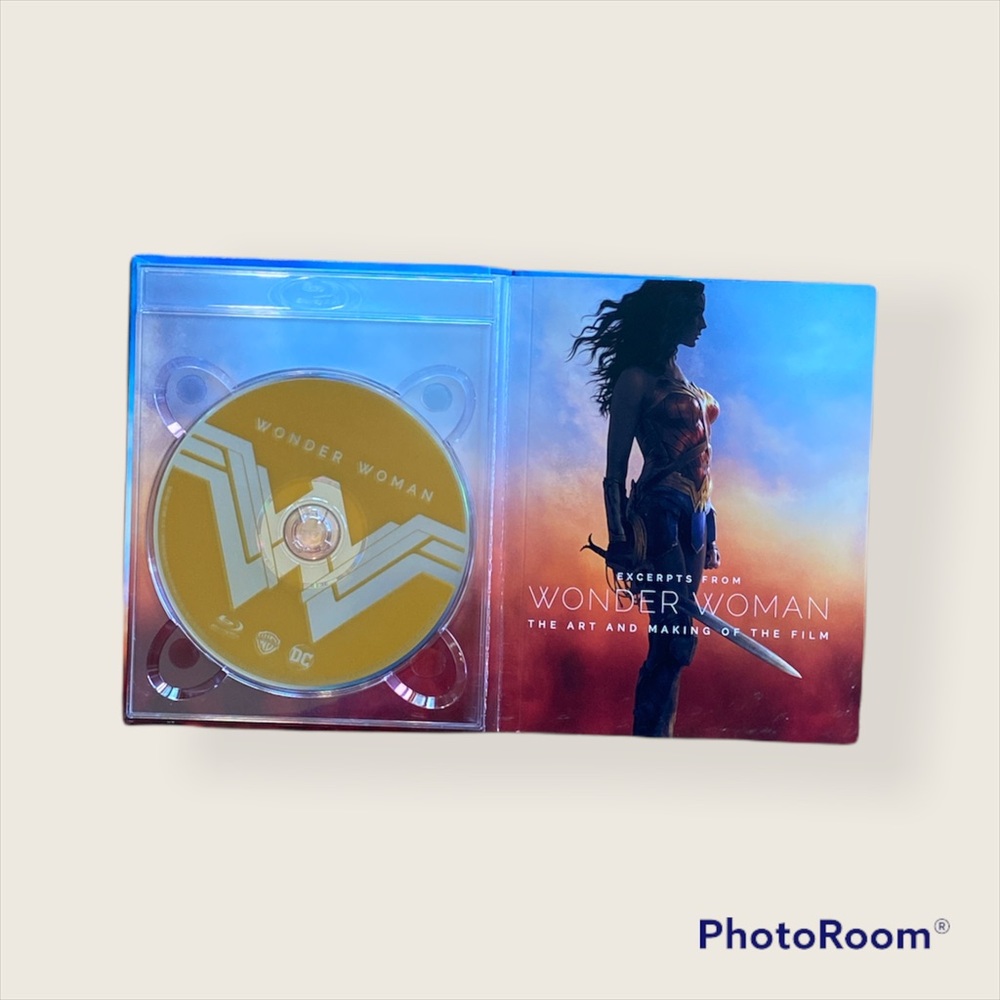 Wonder Woman Blu-ray/DVD Digibook - Picture 3 of 6